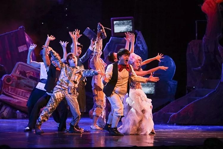 音乐剧之光，舞动的旋律与情感的交响乐章