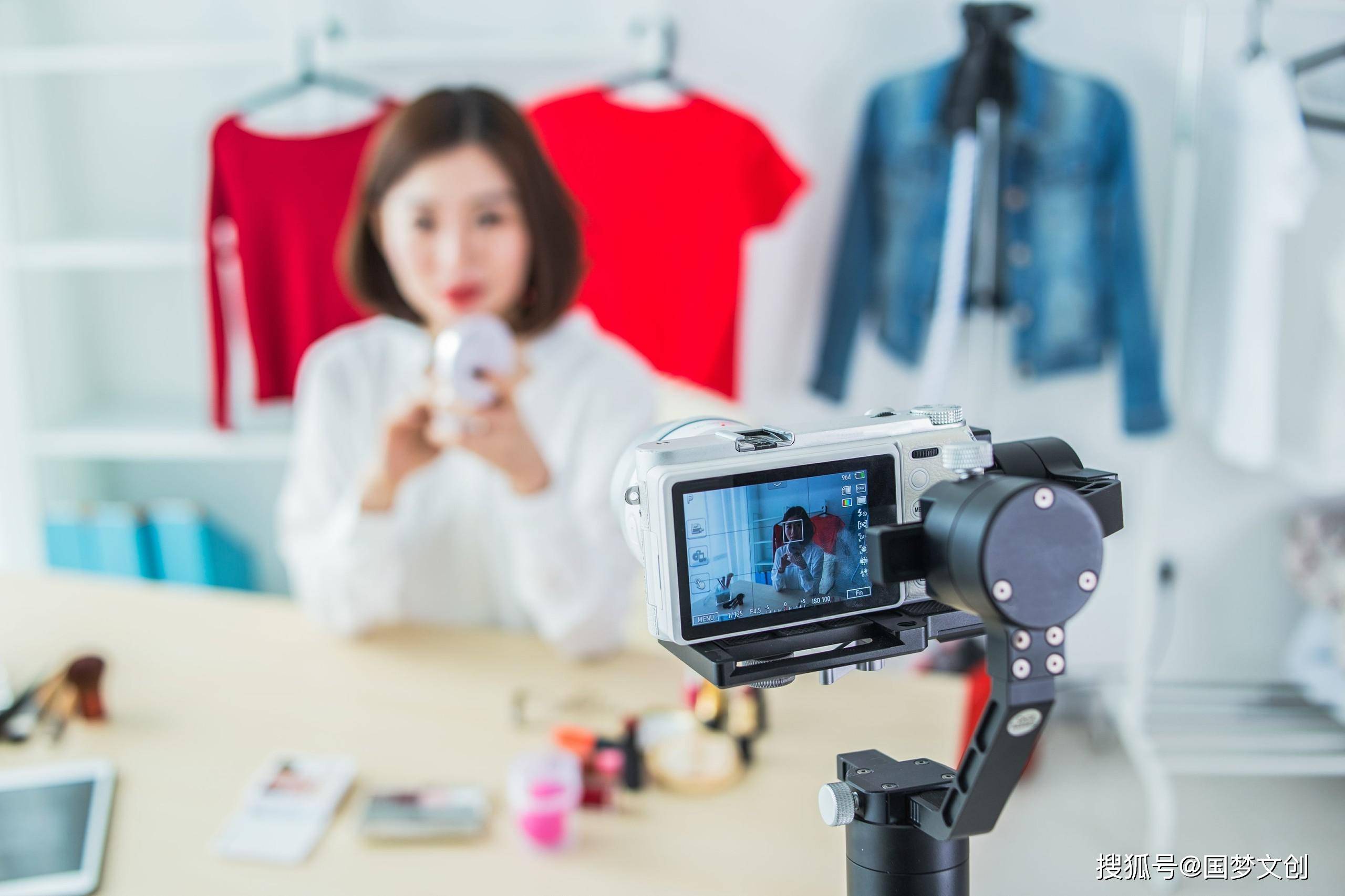 直播带货现象深度解析与多维度探讨