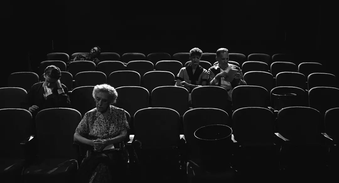 电影观众，雅俗共赏的观影体验