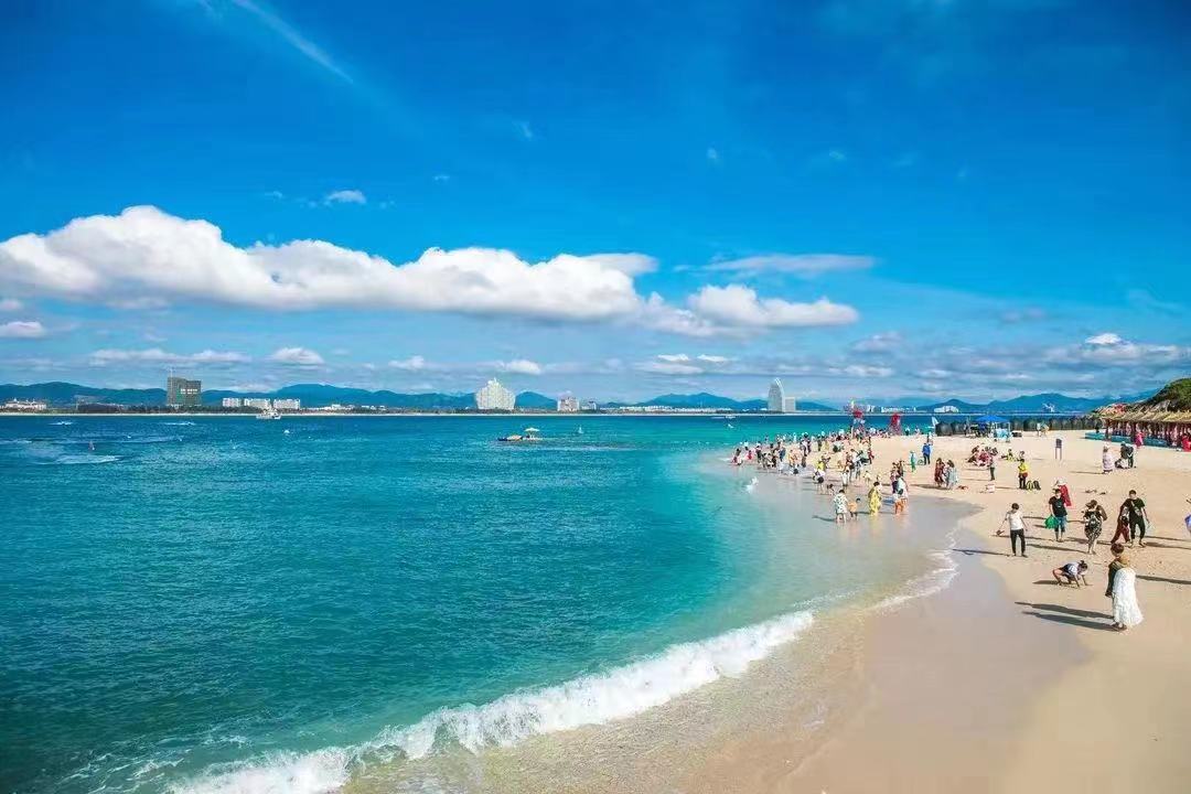 海南，蓝天下诗意盎然的南海仙境
